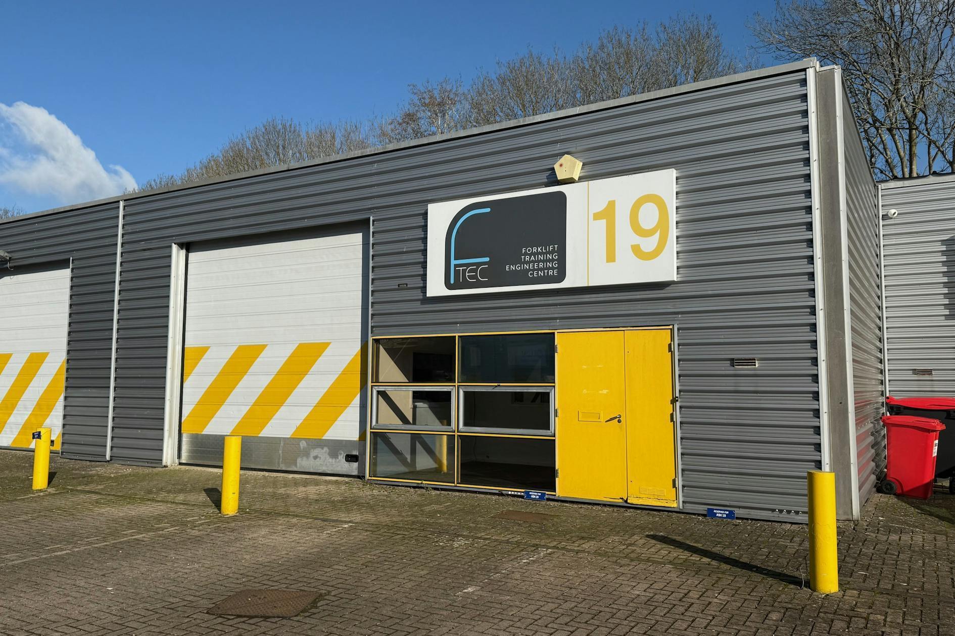 Kembrey Park, Swindon to rent Building Photo- Image 1 of 4