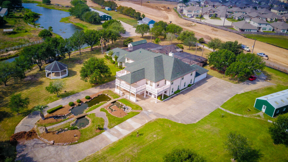 10111 W Hidden Lake Ln, Richmond, TX for sale - Aerial - Image 1 of 28