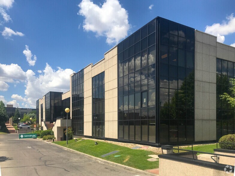 Calle Caléndula, 93, Alcobendas, Madrid to rent - Building Photo - Image 3 of 9