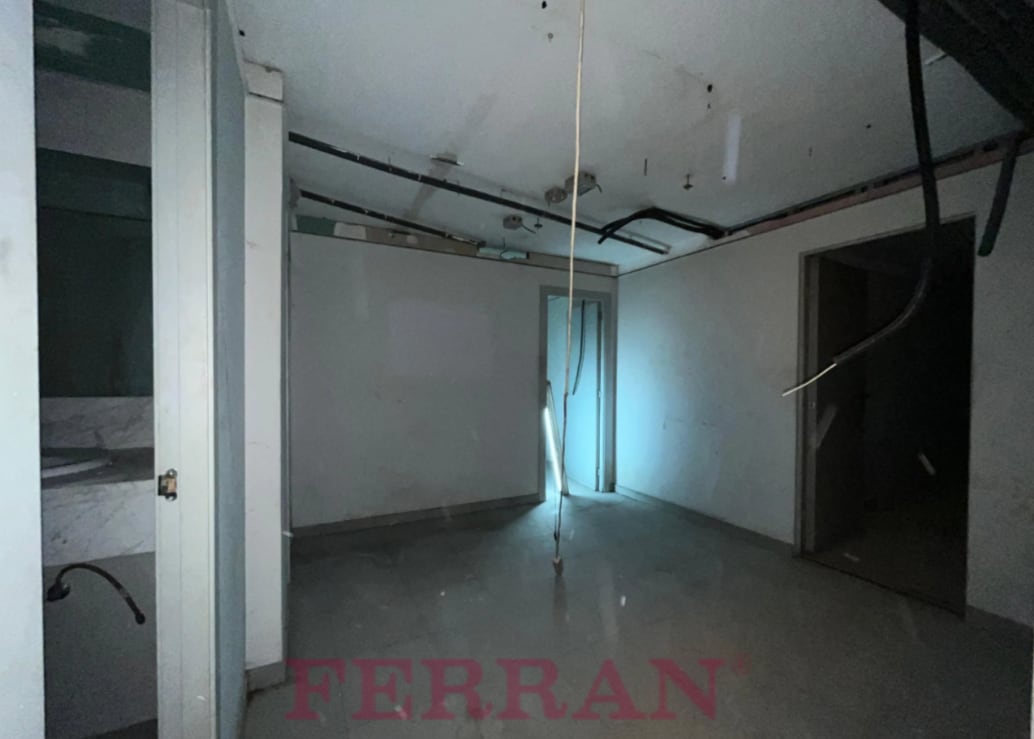 Sabadell, BAR 08203 - Unit 1 - - Interior Photo - Image 2 of 4