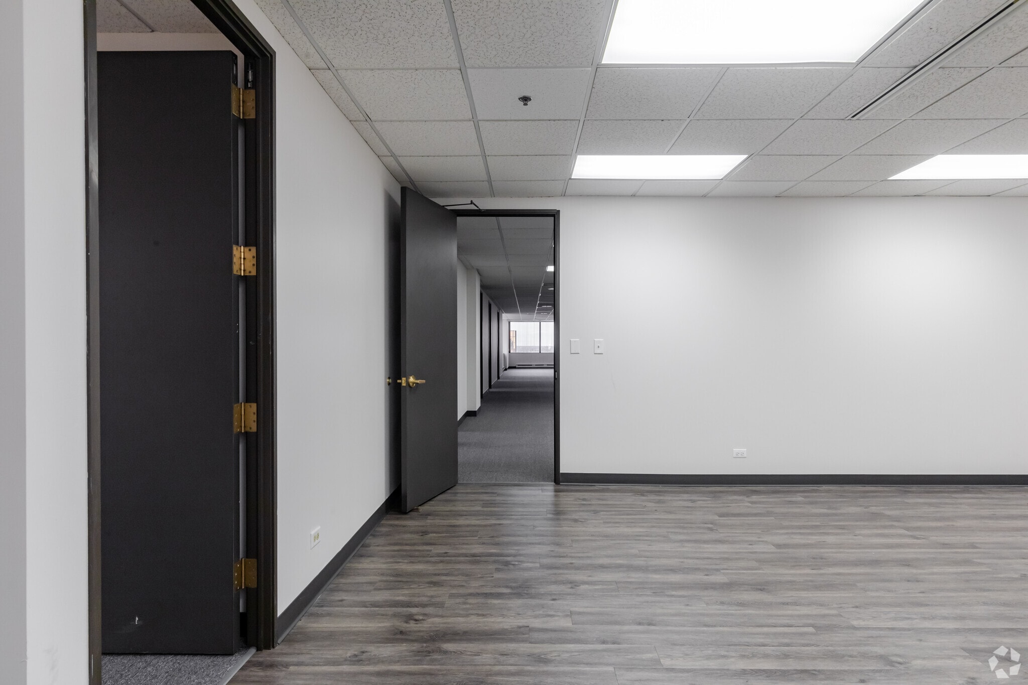 3501 Algonquin Rd, Rolling Meadows, IL to rent Interior Photo- Image 1 of 4