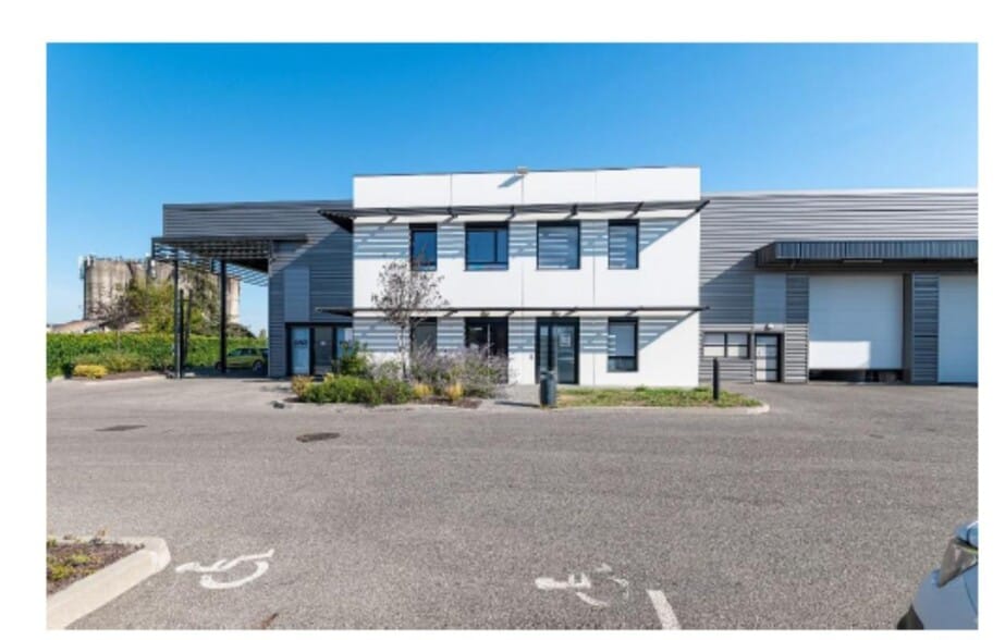 35-37 Rue Emile Zola, Décines-Charpieu to rent - Building Photo - Image 1 of 5