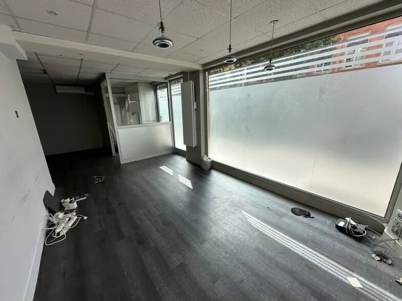Retail in Lyon for sale - Interior Photo - Image 2 of 11