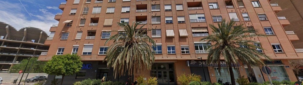 Office in València, Valencia to rent - Building Photo - Image 1 of 22