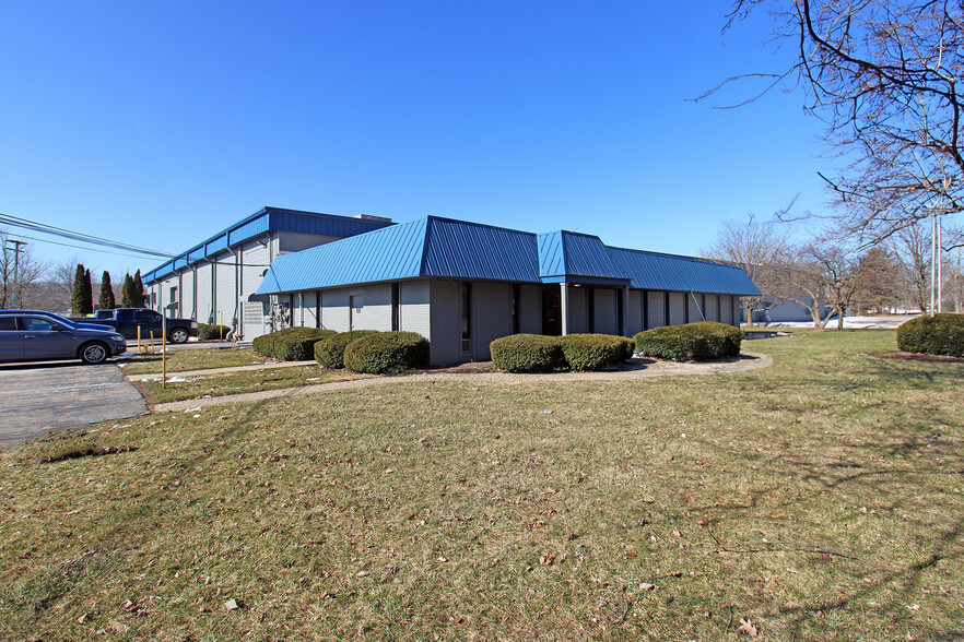 10375 Dixie Hwy, Davisburg, MI for rent - Building Photo - Image 1 of 5