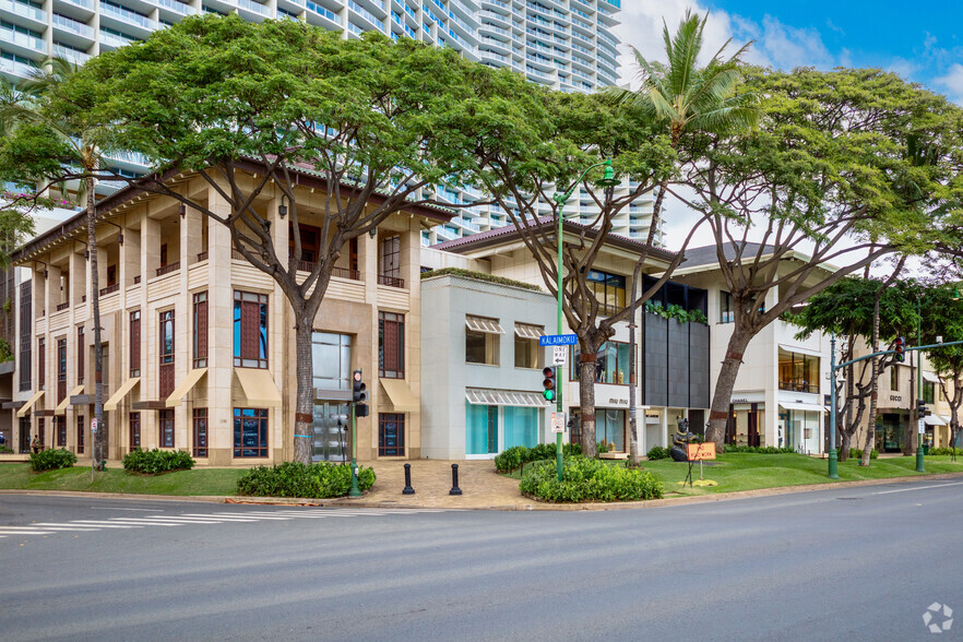 2100-2118 Kalakaua Ave, Honolulu, HI for rent - Primary Photo - Image 1 of 6