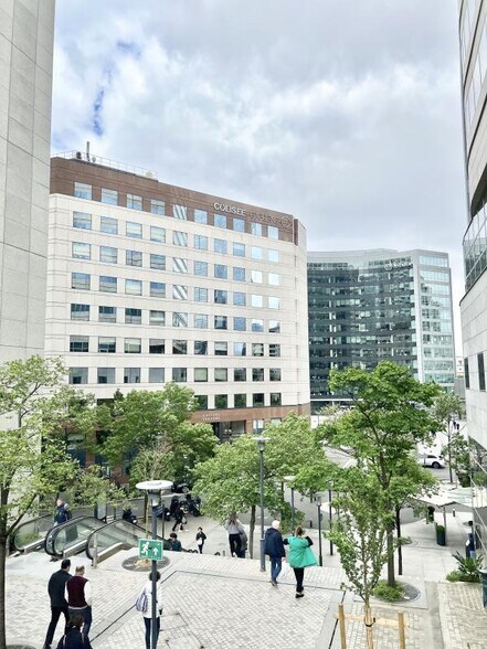 Office in Courbevoie to rent - Building Photo - Image 1 of 8