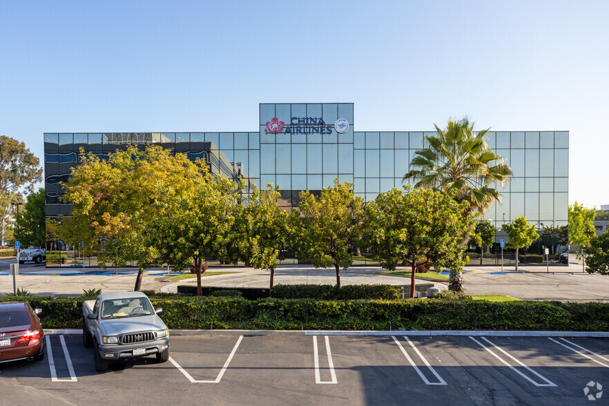 200 Continental Blvd, El Segundo, CA for rent - Building Photo - Image 3 of 4