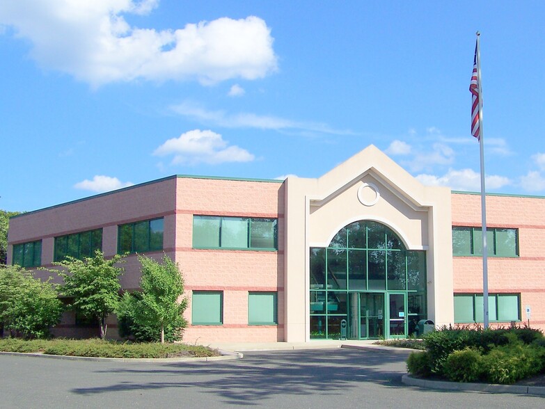 40 Industrial Way E, Eatontown, NJ for rent - Building Photo - Image 1 of 7