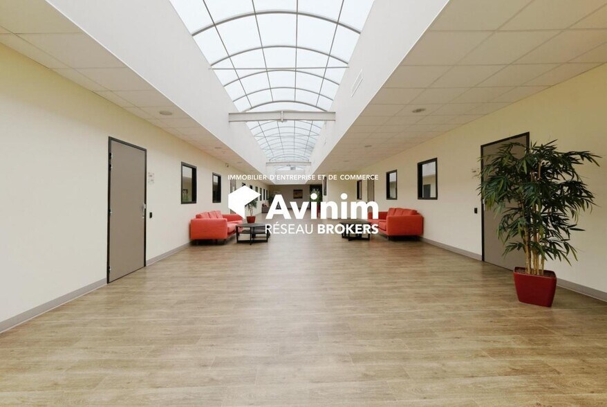 Office in Bezons to rent - Interior Photo - Image 1 of 3
