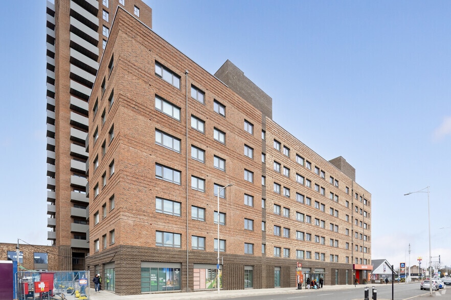 706-720 High Rd, Ilford to rent - Building Photo - Image 3 of 3