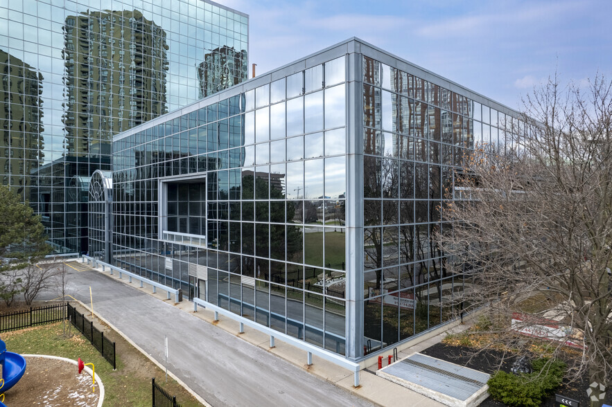 3 Concorde Gate, Toronto, ON for rent - Building Photo - Image 2 of 6