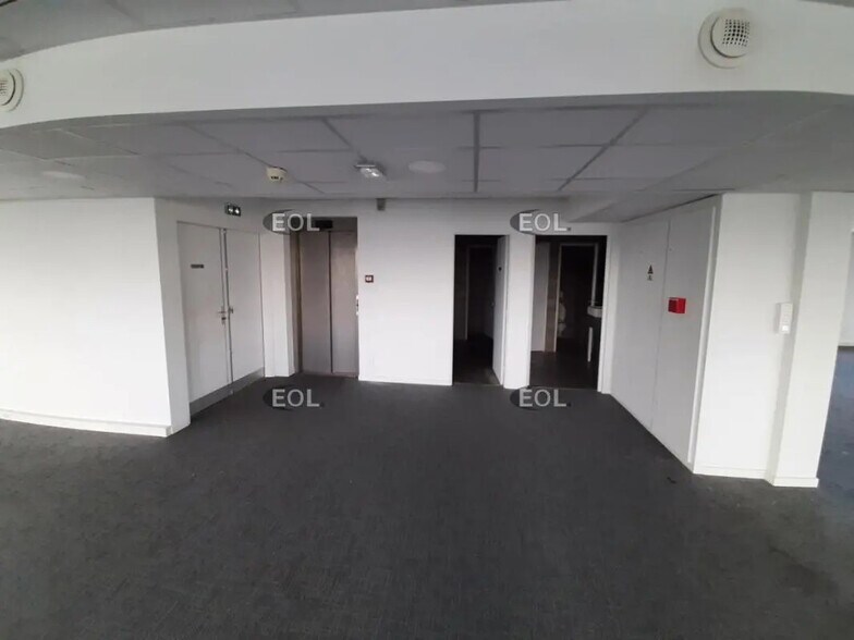 Office in Ivry-sur-Seine to rent - Interior Photo - Image 3 of 3