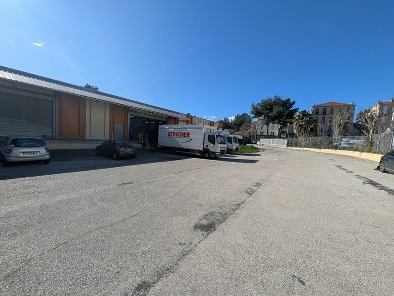 Industrial in Marseille for sale - Building Photo - Image 3 of 7
