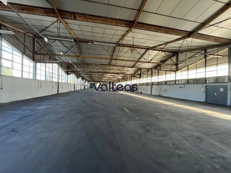 Light Industrial in Portet-sur-Garonne to rent - Building Photo - Image 2 of 3