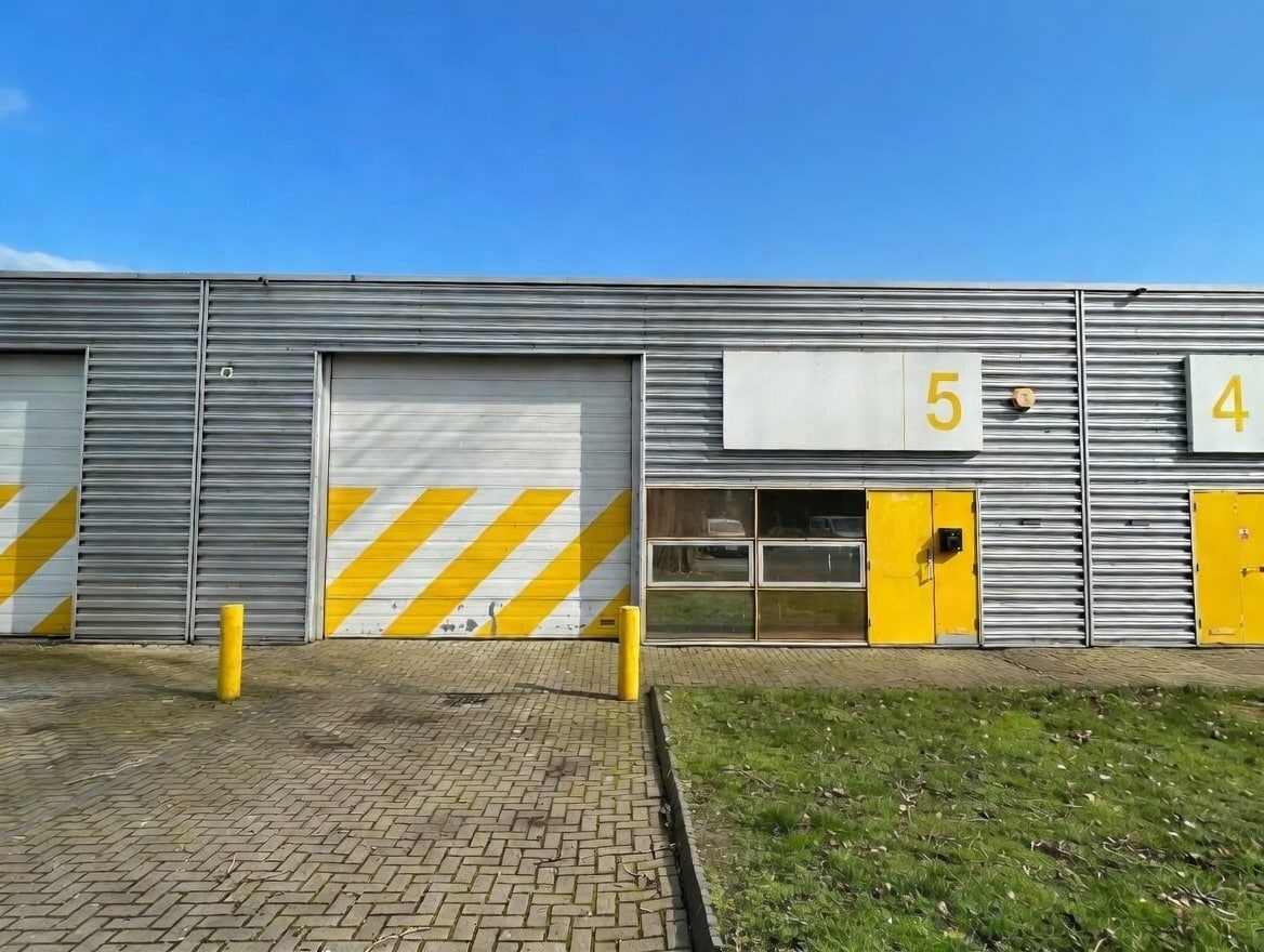 Kembrey Park, Swindon to rent Primary Photo- Image 1 of 10