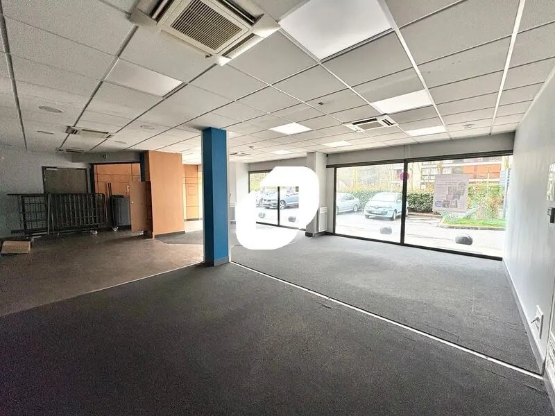 Location Commerce 167 m² - Photo 1