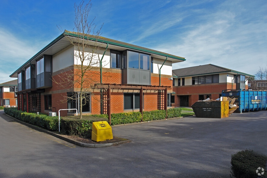 Thame Rd, Haddenham for sale - Primary Photo - Image 1 of 1