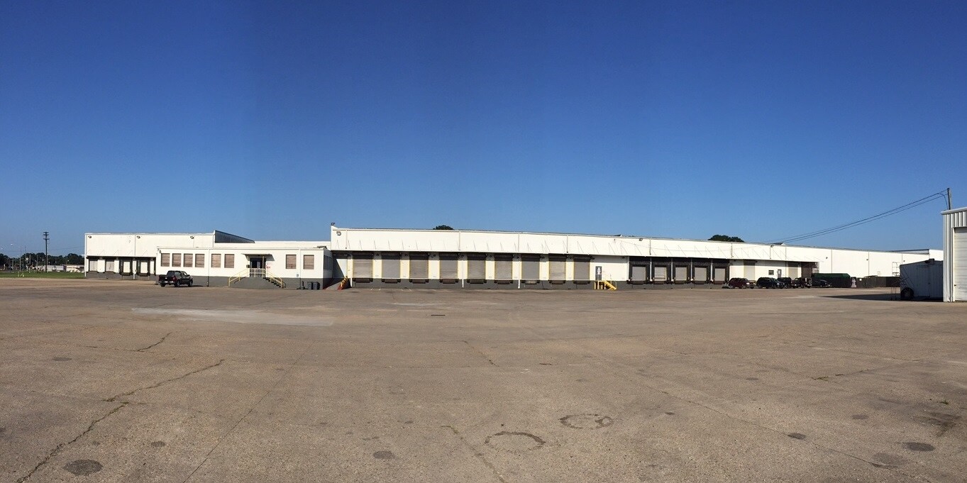 1016 SW Evangeline Trwy, Lafayette, LA to rent Primary Photo- Image 1 of 4