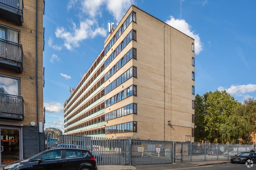 8 Andrews Rd, London to rent - Building Photo - Image 3 of 87