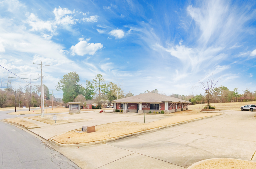 3001 Twin Rivers Dr, Arkadelphia, AR for sale - Primary Photo - Image 1 of 21