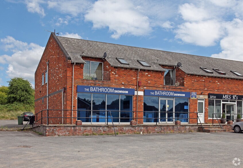 40-42 Middleway, Chinnor for sale - Primary Photo - Image 1 of 1