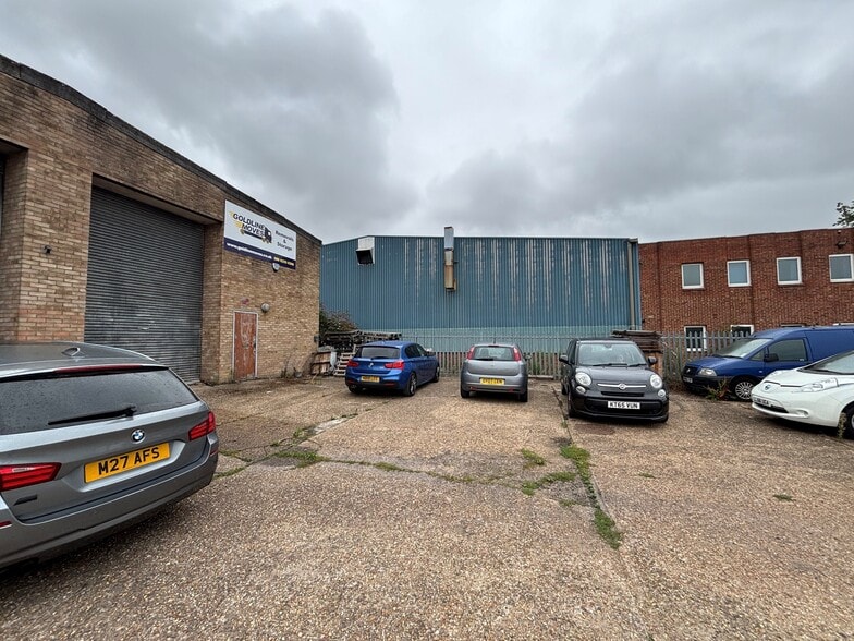 102 College St, Kempston to rent - Building Photo - Image 2 of 6