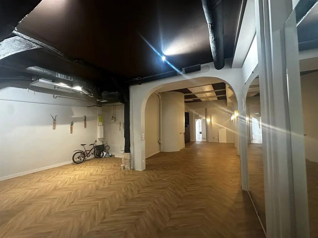 Location Commerce 120 m² - Photo 1