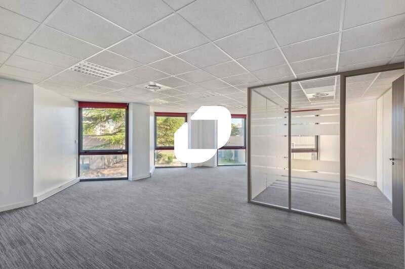 Office in Vénissieux to rent - Interior Photo - Image 1 of 32