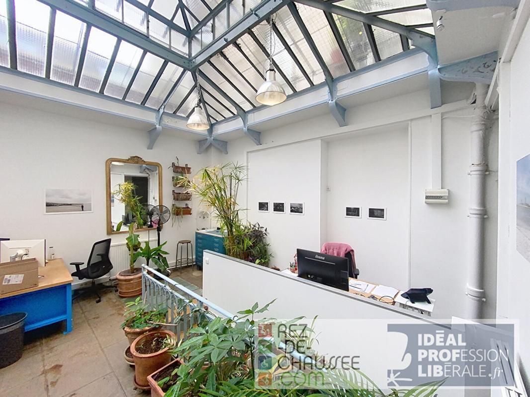Office in Paris for sale Building Photo- Image 1 of 10
