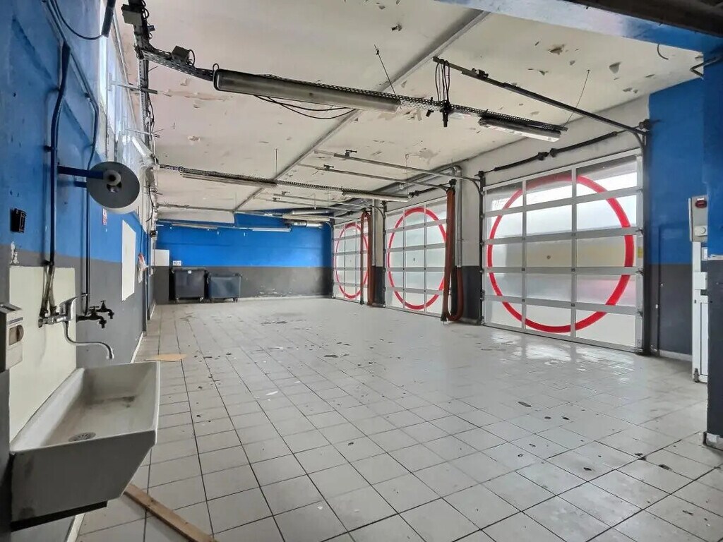 Location Commerce 261 m² - Photo 1