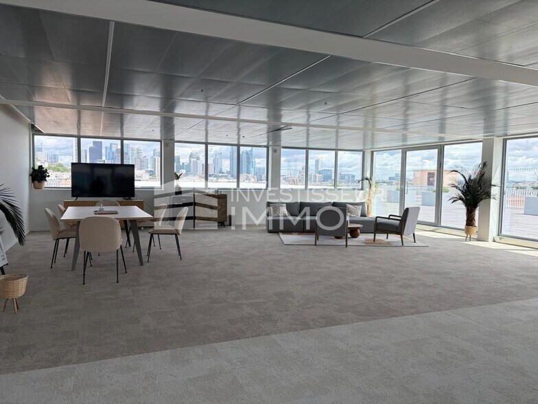 Office in Suresnes to rent - Building Photo - Image 2 of 12