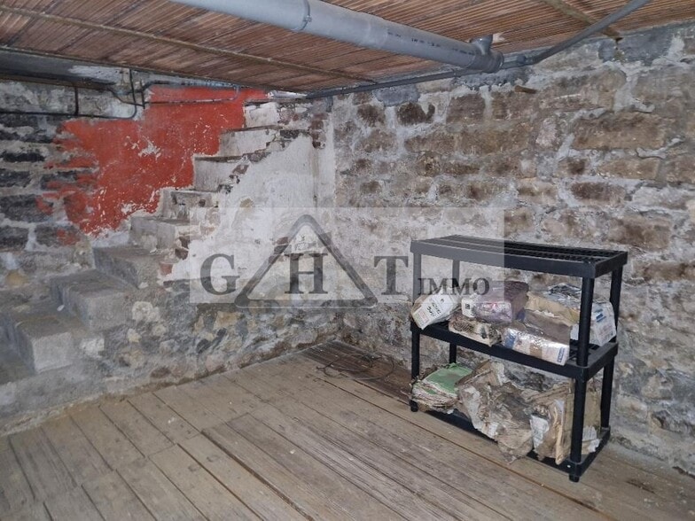 Retail in Montmorency to rent - Interior Photo - Image 2 of 10