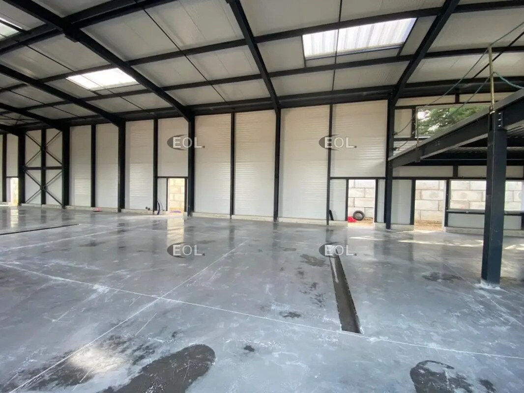 Light Industrial in Vitrolles to rent Building Photo- Image 1 of 12