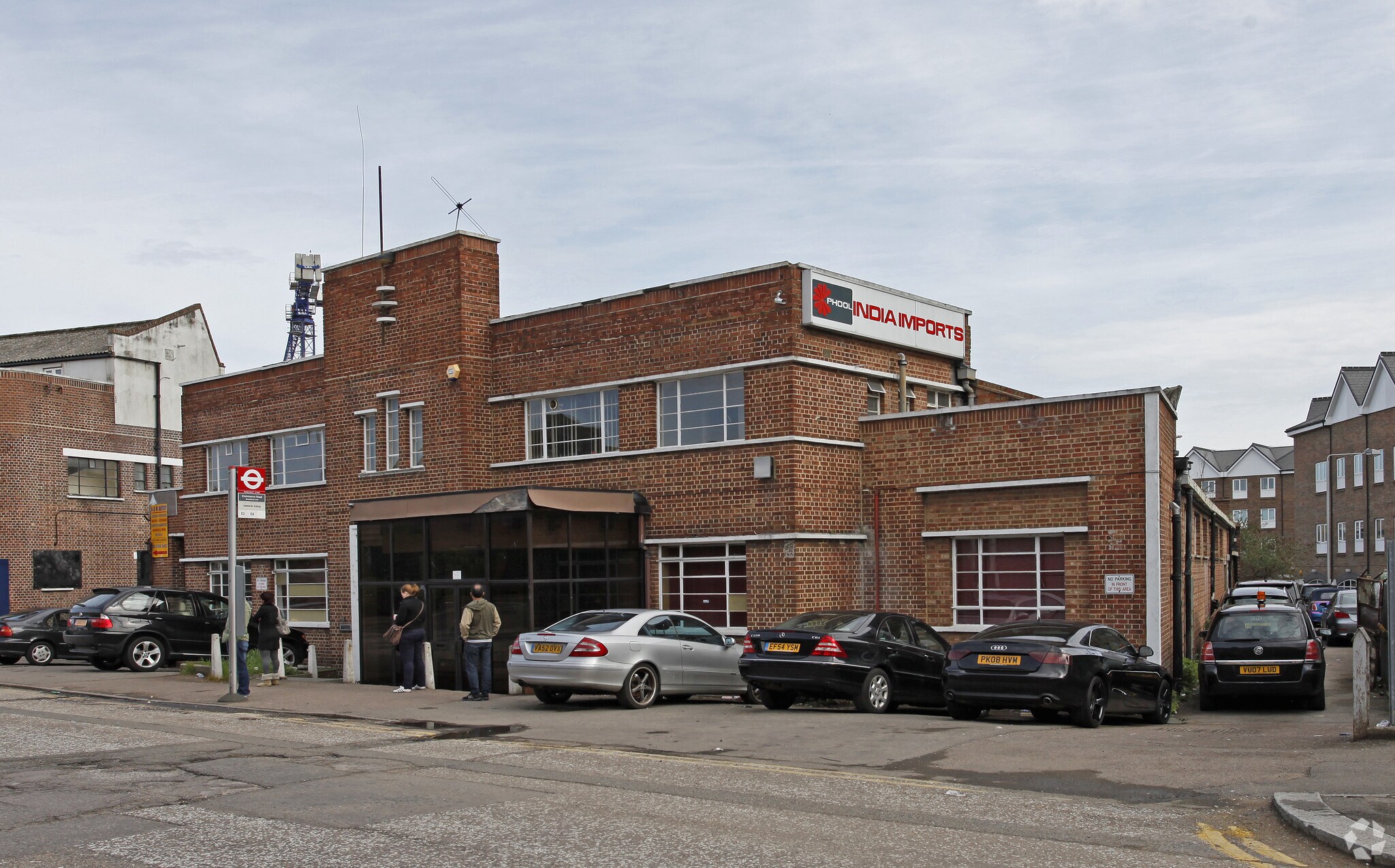 1 Commerce Rd, Brentford for sale Primary Photo- Image 1 of 1