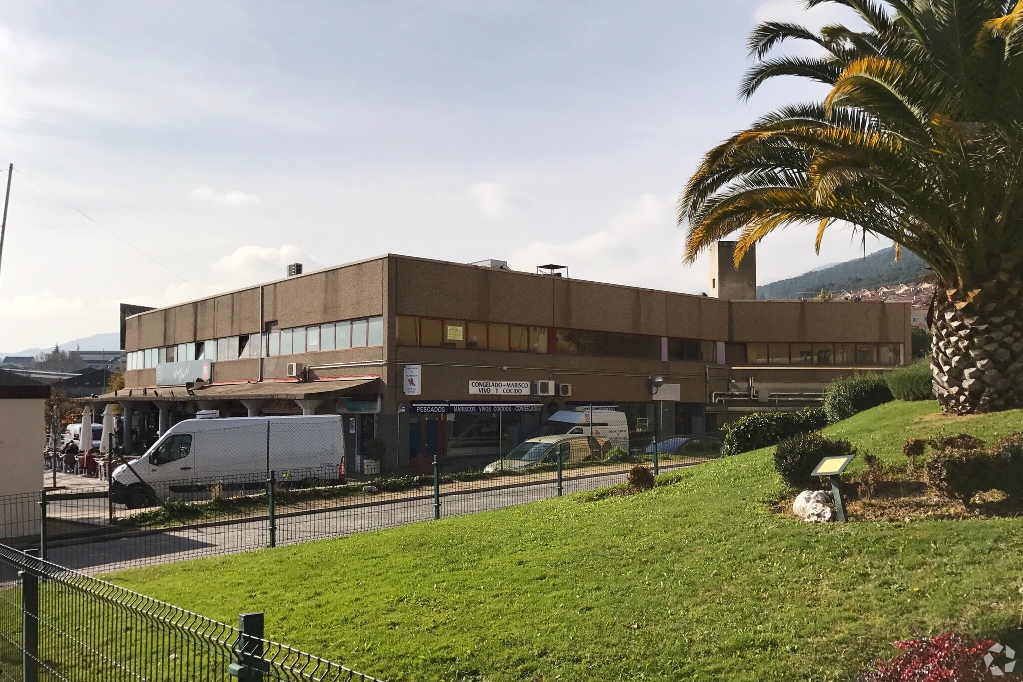 Retail in San Lorenzo de El Escorial, Madrid for sale Primary Photo- Image 1 of 3
