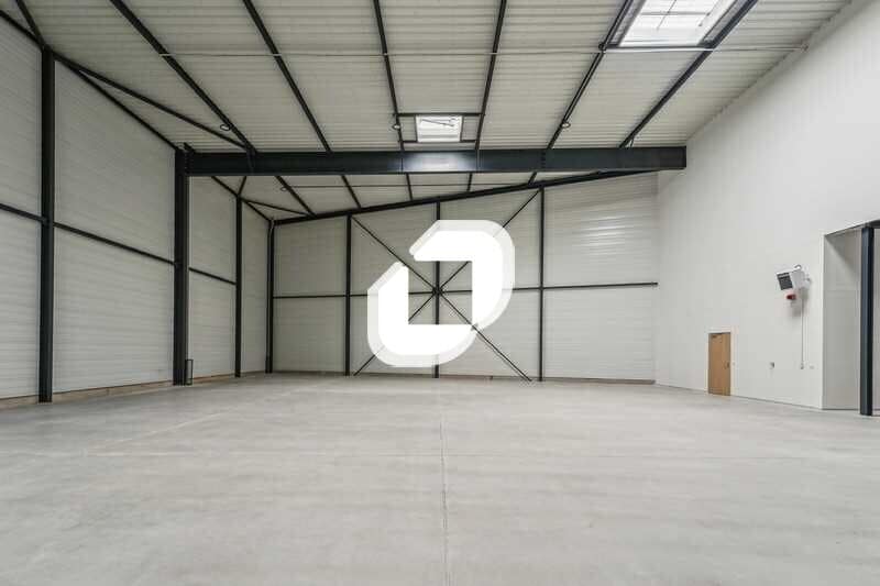 Light Industrial in Osny to rent - Building Photo - Image 3 of 26