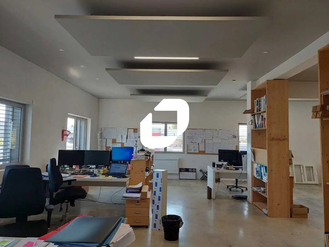 Light Industrial in Coignières for sale Interior Photo- Image 1 of 12