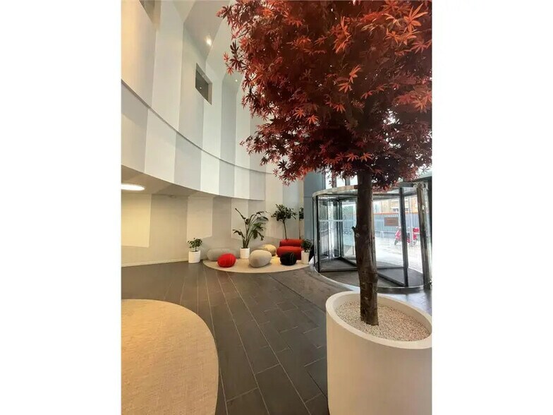 36-42 Avenue Pierre Lefaucheux, Boulogne-Billancourt to rent - Building Photo - Image 3 of 10