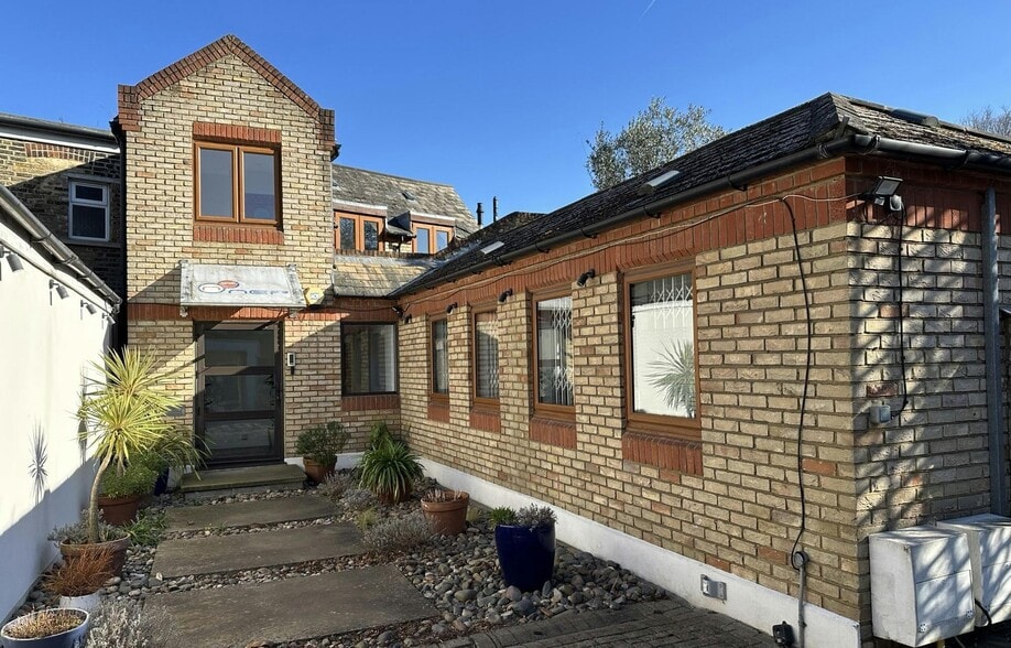 Bective Pl, London to rent - Building Photo - Image 1 of 13