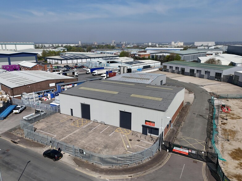 Severnside Trading Estate, Textilose Rd, Manchester to rent - Building Photo - Image 3 of 23