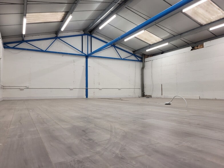 315 Drakemire Dr, Glasgow to rent - Building Photo - Image 2 of 7