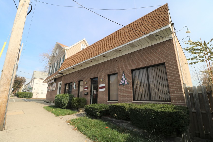 421-423 Lakeview Ave, Clifton, NJ for sale - Building Photo - Image 1 of 1