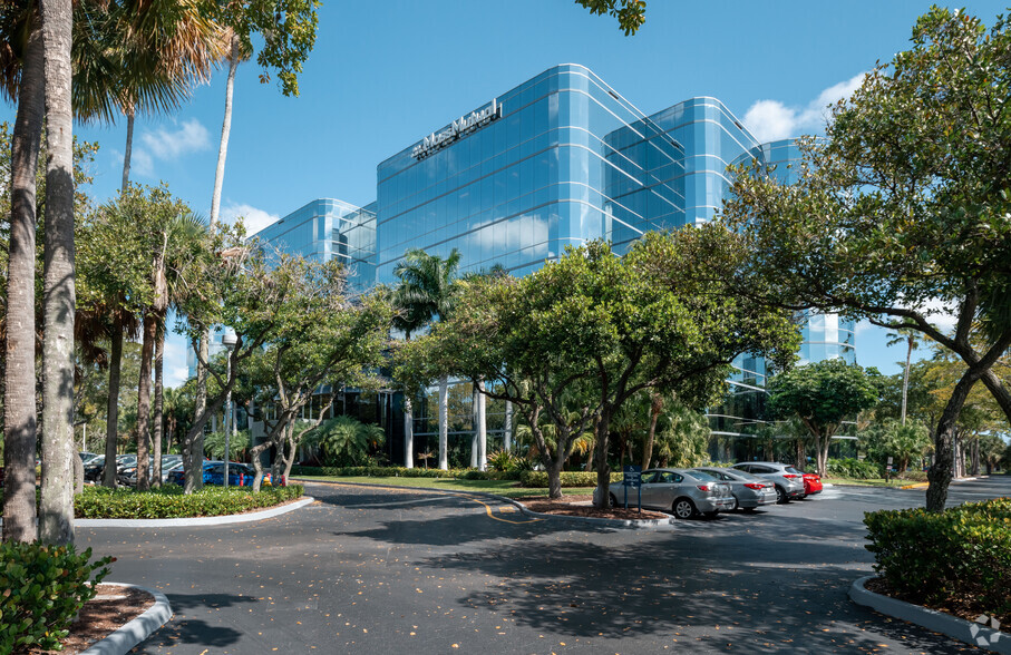 1000 Corporate Dr, Fort Lauderdale, FL for rent - Building Photo - Image 3 of 6