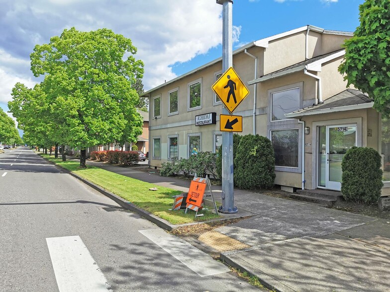 5714-5718 SE Powell Blvd, Portland, OR for rent - Primary Photo - Image 1 of 12