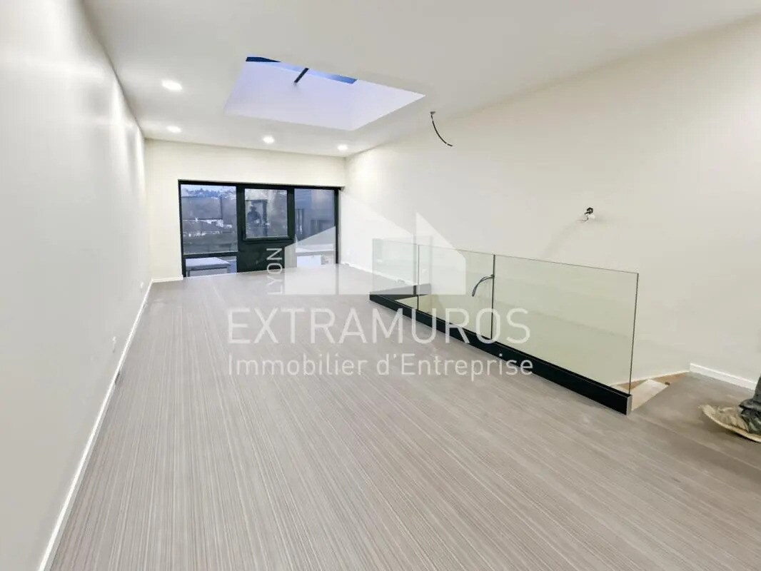 Office in Chaponost to rent Building Photo- Image 1 of 9