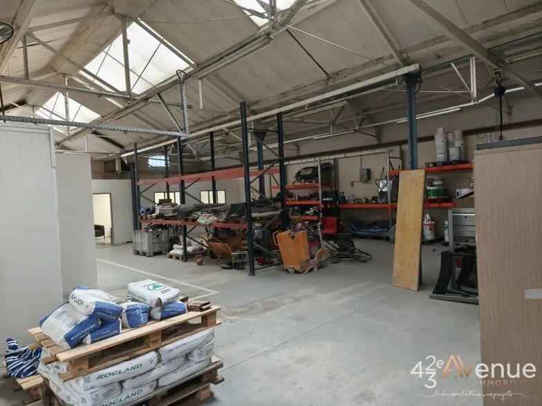 Industrial in Saint-Étienne for sale - Building Photo - Image 2 of 5