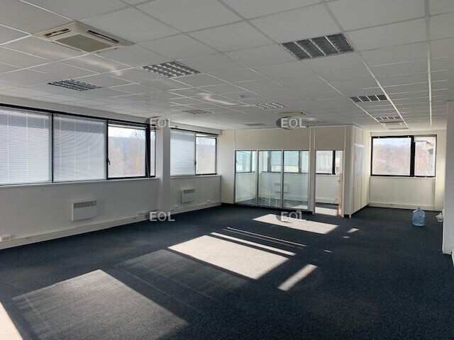 Light Industrial in Combs-la-Ville to rent - Interior Photo - Image 3 of 21
