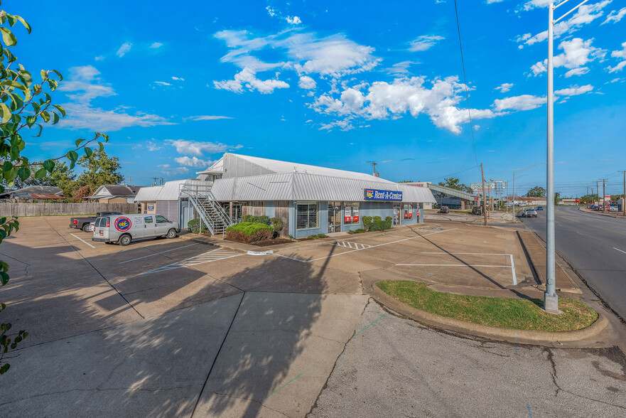 1300 S Texas Ave, Bryan, TX for sale - Building Photo - Image 2 of 9