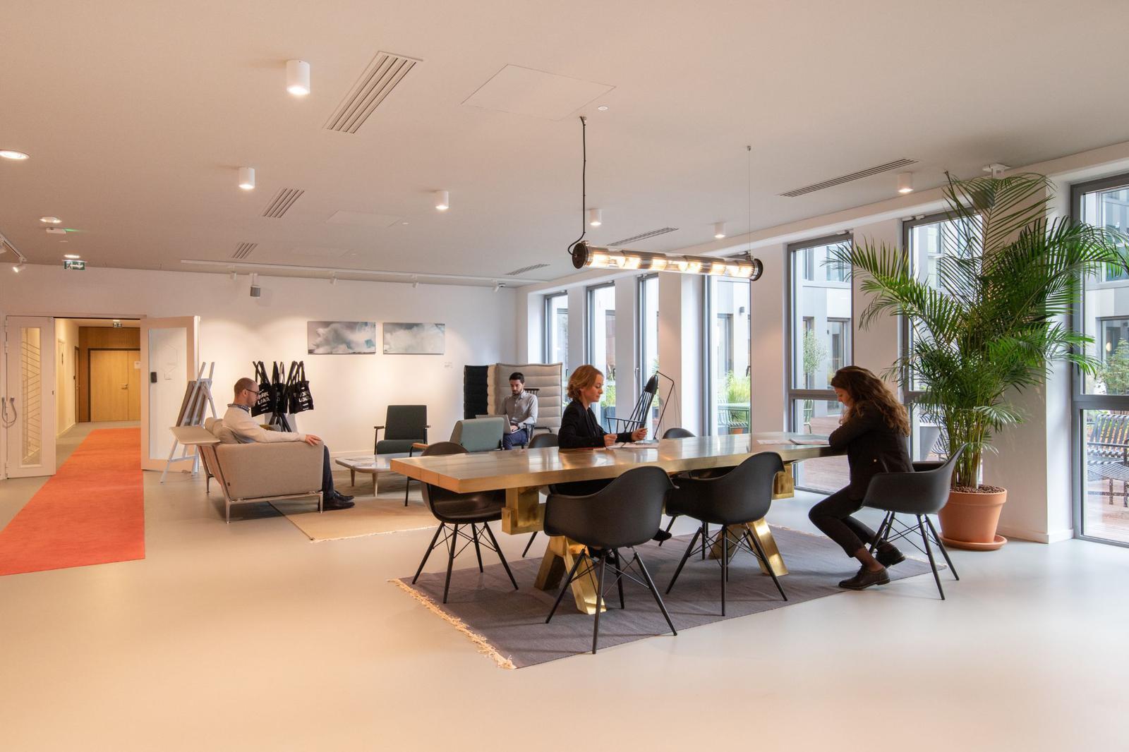 Office in to rent Interior Photo- Image 1 of 6